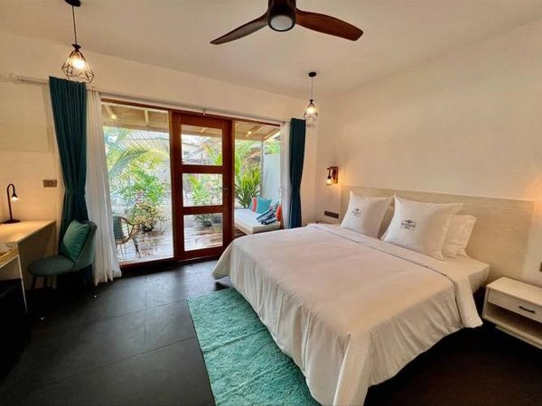 Горящий тур по 27 направлениям — отель Seaside Dhigurah (Южный Ари Атолл)
