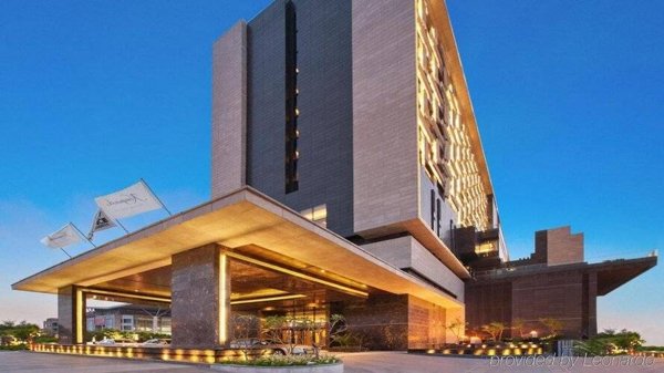 Горящий тур на Кубу — отель The Leela Ambience Convention Hotel Delhi (Нью-Дели)