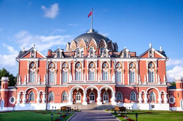 Горящая путевка по 27 направлениям — отель Петровский Путевой Дворец (Ex. Petroff Palace) (Северный административный округ (САО))